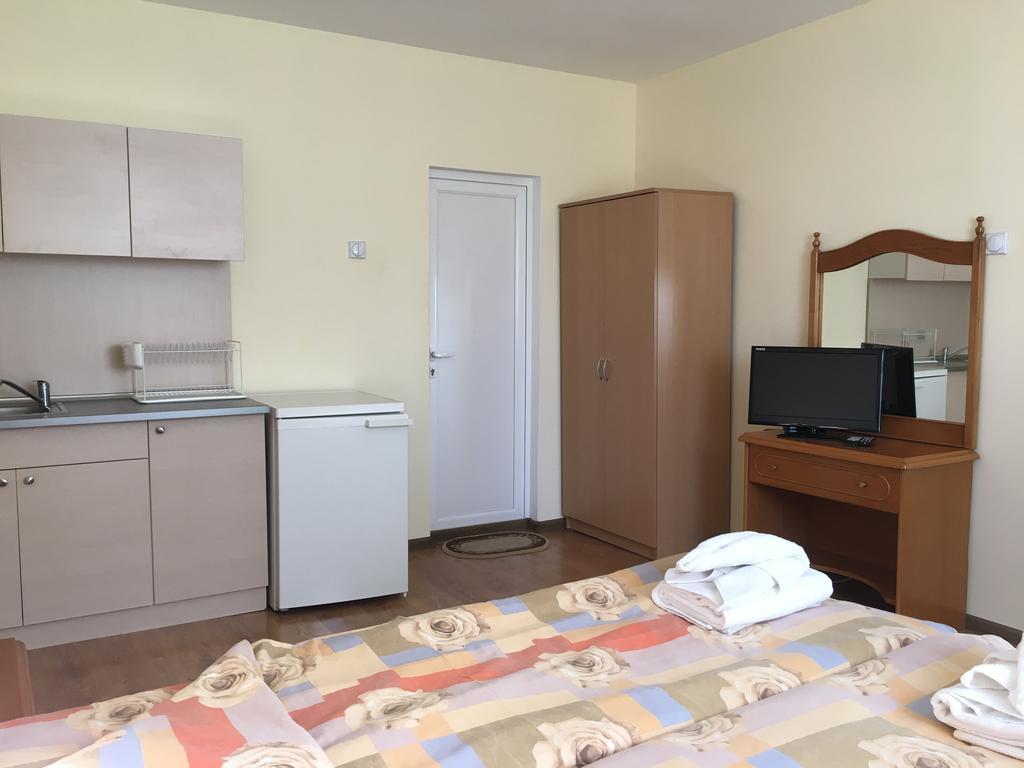 Triglav Edelweiss Guest House พาเวลบันยา ภายนอก รูปภาพ