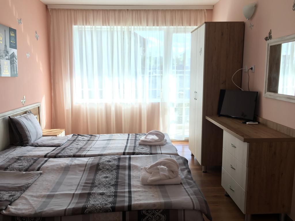 Triglav Edelweiss Guest House พาเวลบันยา ภายนอก รูปภาพ